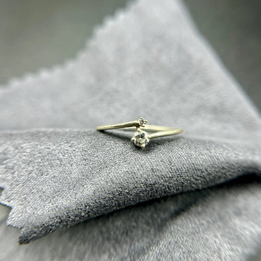 Minimal Solitaire Twist Ring