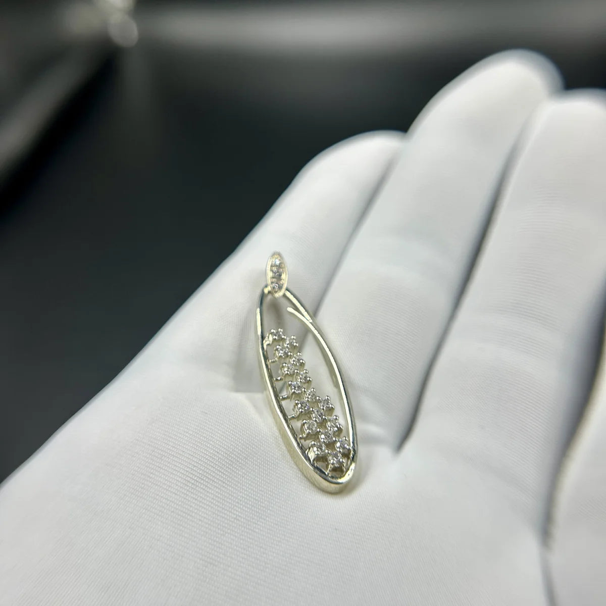 Minimal Oval Pendant