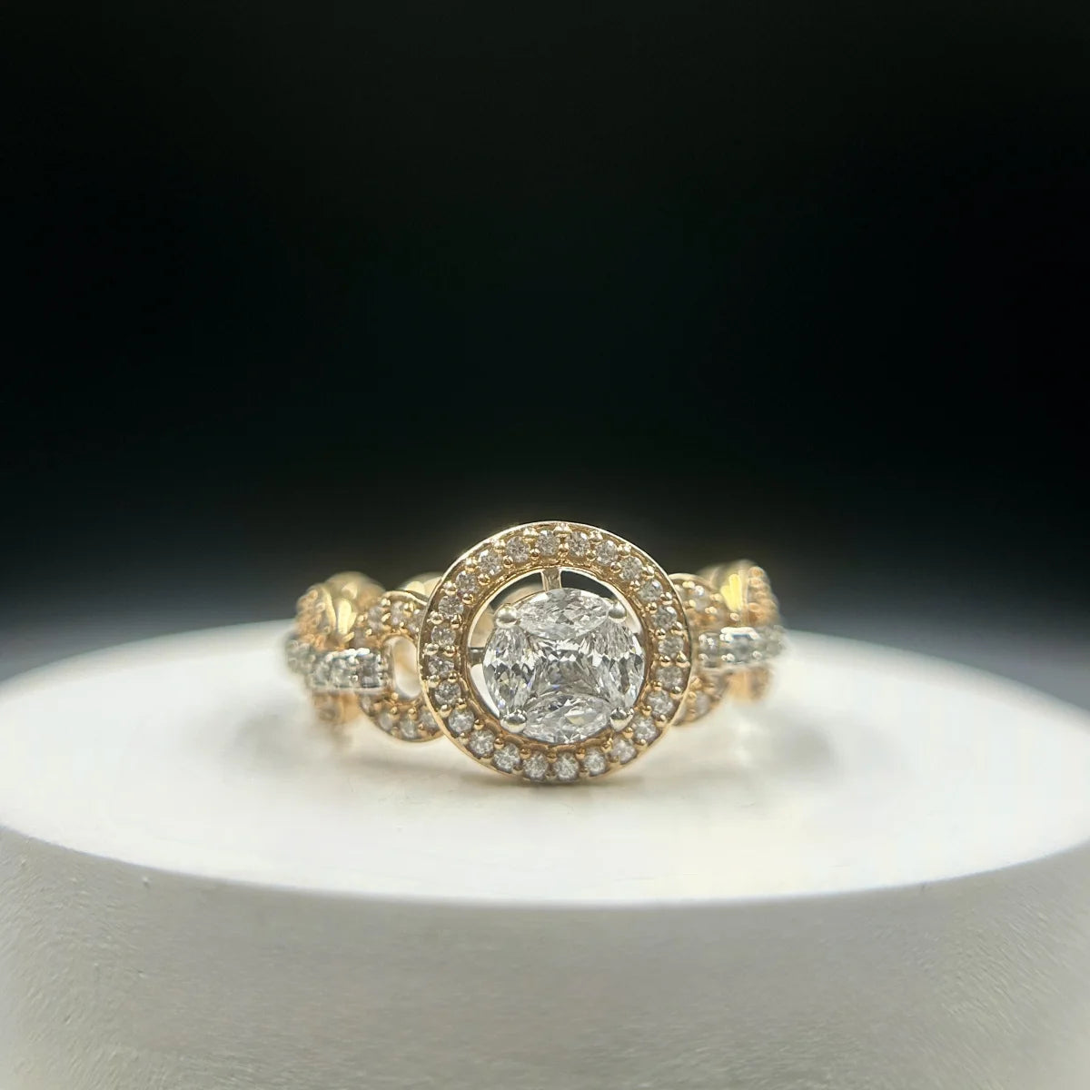Regal Halo Chain Ring