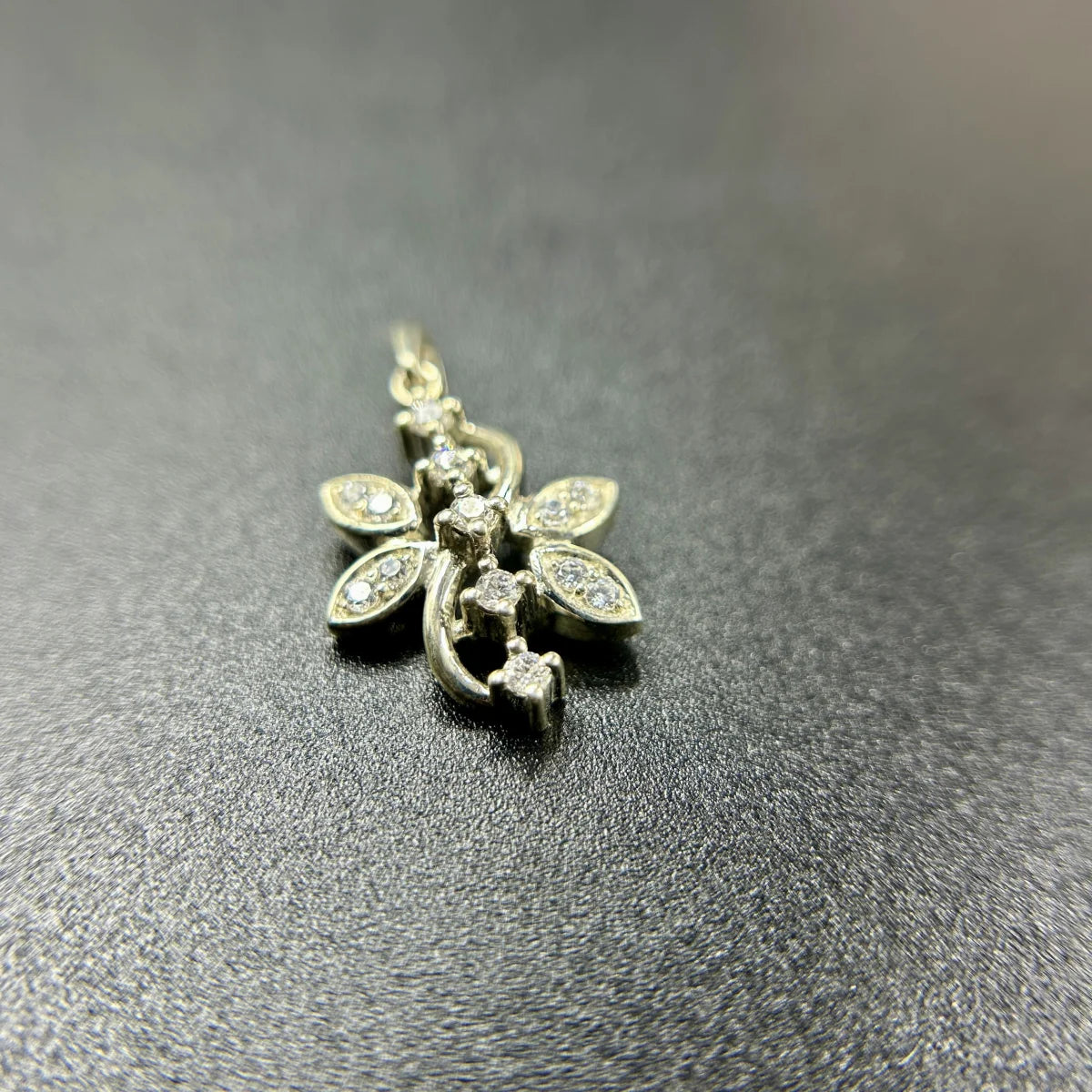 Grace Vine Pendant