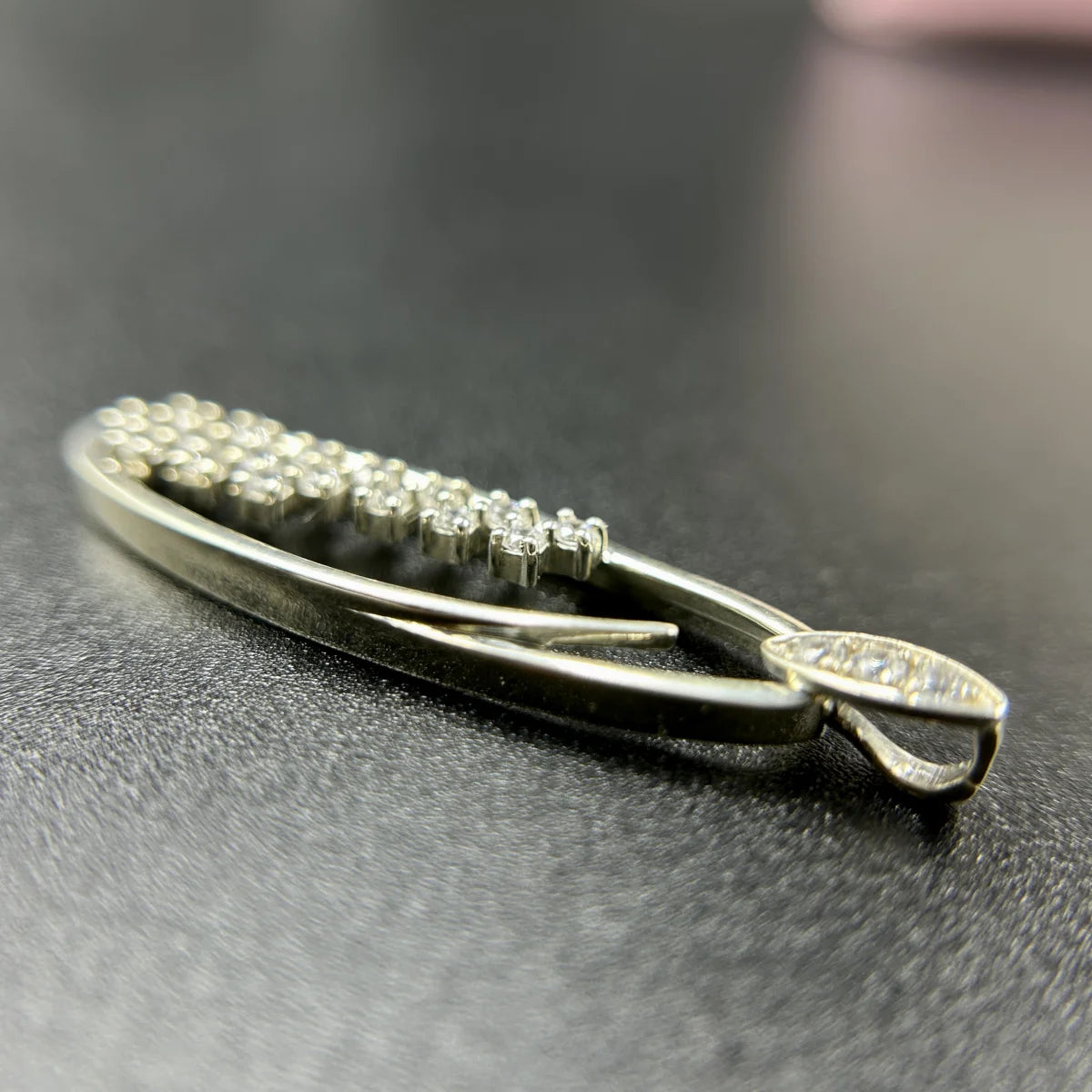 Minimal Oval Pendant