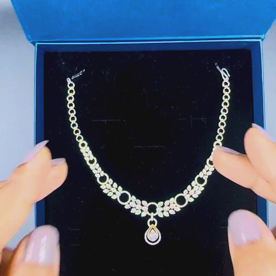 Aurielle Halo Pendant Necklace - Product Video