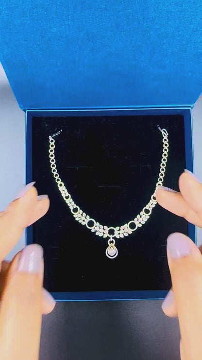 Aurielle Halo Pendant Necklace - Product Video