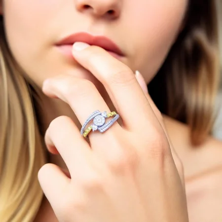 Radiant Dual Tone Halo Chain Ring