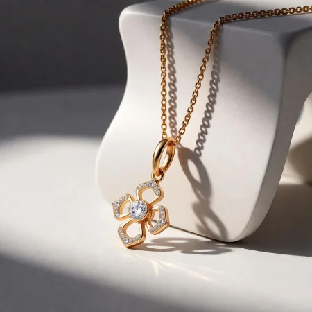 Aurelia Clover Sparkle Pendant